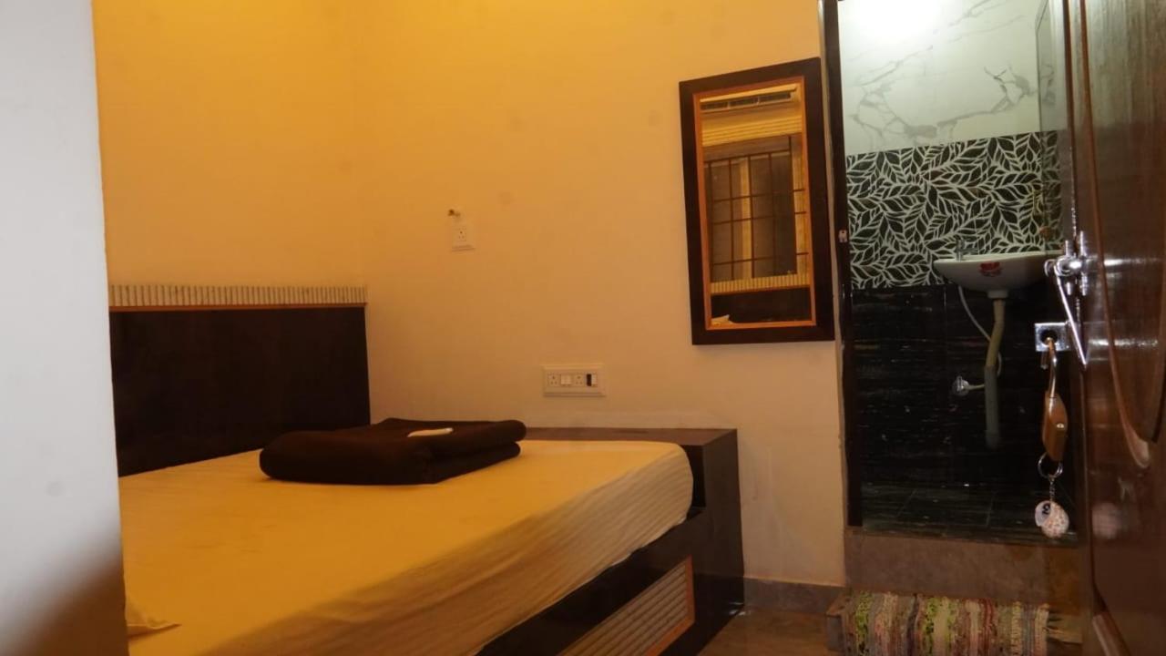 Sri Vasavi Residency Hotel ราเมศวาราม ภายนอก รูปภาพ